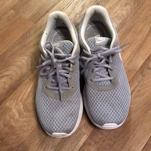 Nike Tanjun Tennis Running Shoes size 9